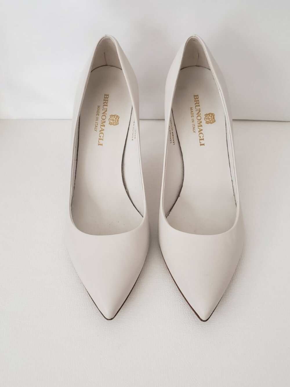 Bruno Magli Telma Bone Leather Pumps Made in Italy Pointed Toe Size 6